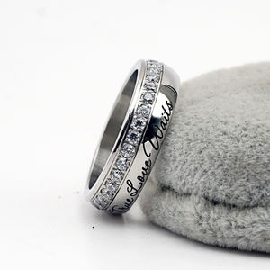 Bague de luxe personnalisée en acier inoxydable 316L pour hommes et femmes, pierre délicate gravée en CZ, bague de couple taille 5, bijouterie OEM, usine pour couple - Product Image 3