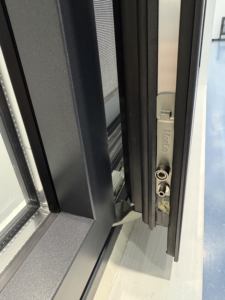 Fenêtres coulissantes en aluminium à rupture de pont thermique avec <span class=keywords><strong>double</strong></span> <span class=keywords><strong>vitrage</strong></span> moderne série 95, avec volets persiennes - Product Image 5