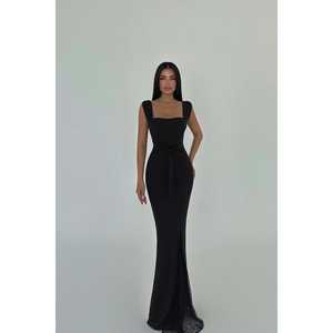 Vestido de noche largo negro estilo Remy con abertura y detalles de encaje para la madre de la novia o para fiestas formales - Product Image 2