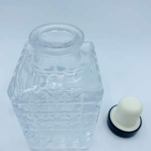 Frascos Difusores de Vidrio Cuadrados Transparentes de 100 ml con Logotipo Personalizado, Recipientes para Aceites Esenciales con Tapa de Corcho, Repuesto para Difusor de Varillas - Product Image 4
