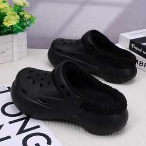 Zuecos Crocs con Plataforma, Negros, Suela Gruesa, Cálidos, Fáciles de Poner, Zapatos Cómodos de EVA para Mujer, para Uso Casual en el Hogar - Product Image 4