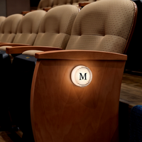 Lumière LED personnalisée pour extrémité de rangée de siège de cinéma, signalisation de couloir avec lettres et numéros personnalisés pour chaises de théâtre, conception et fabrication OEM