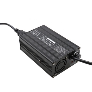 Chargeur de <span class=keywords><strong>scooter</strong></span> électrique 42V 2A pour <span class=keywords><strong>Hiboy</strong></span> S2 Pro S2 Max3 KS4 NEX V2 E-<span class=keywords><strong>Scooter</strong></span> pliable avec batterie au lithium Port AC Utilisation - Product Image 2