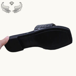 Sandales et pantoufles pour femmes de haute qualité, élégantes, avec strass, respirantes et légères, imperméables, vente en gros - Product Image 6
