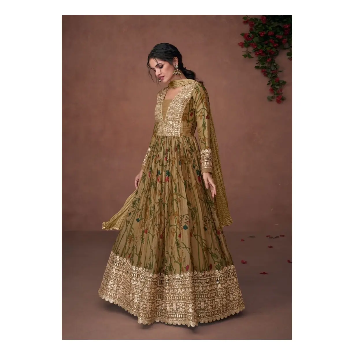 結婚式やパーティーの機会のための刺Embroidery作業Anarkali Salwar Kameezガウン付きプレミアムオーガンザプリントシルク