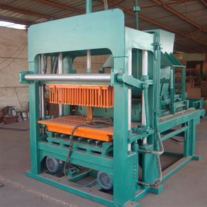 Machine de moulage semi-automatique <span class=keywords><strong>QT5</strong></span>-20 à faible coût pour blocs creux en ciment et sable, fabriquée en Chine, avec <span class=keywords><strong>5</strong></span> bureaux de représentation en Afrique - Product Image 2