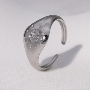 Anillo de Acero Inoxidable de Gran Venta en Europa y América, Estilo Vintage de Lujo Ligero, Símbolo de Oro de 18K, Estilo Instagram - Product Image 3
