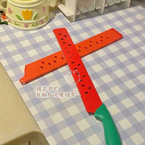 Cuchillo dentado para sandía, un popular cuchillo grande para cortar frutas, se vende en línea. Es afilado y eficaz para frutas. - Product Image 2