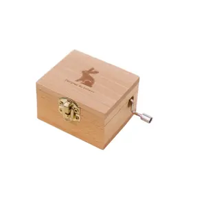 مربع شكل كرنك اليد مخصص خشبية صندوق تشغيل الموسيقى الصانع