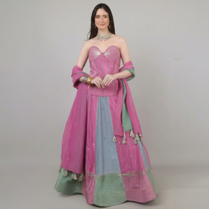 Conjunto de Lehenga Choli de Diseño Moderno y Tradicional para Mujer en 3 Tonos: Rosa, Gris y Verde con Detalles en Gotta y Trabajo Cut Dana - Product Image 1