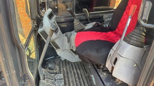 ใช้ Kubota 163รถขุดมือสองที่มีชั่วโมงการทำงานต่ำสมรรถนะของเครื่องยนต์ที่ดี - Product Image 6