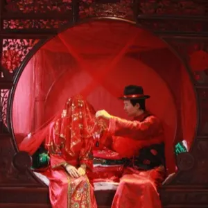 סימולציה גודל אדם אדום חתונה צמיג דמות שעווה לחתונה להצגה