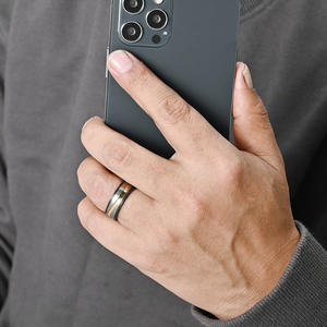 Bague unisexe de luxe en <span class=keywords><strong>fibre</strong></span> de carbone de haute qualité avec incrustation en acier inoxydable, style punk, forme géométrique, pour anniversaire et mariage - Product Image 5