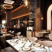 Ensemble de chaises de salle à manger de restaurant en cuir PU de luxe moderne et durable avec plateau en faux marbre et structure en métal