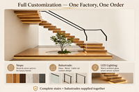 Escalier droit flottant moderne avec marches en acier inoxydable et en bois, garde-corps en verre, écologique et durable pour l'intérieur des villas