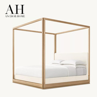 Lit à baldaquin élégant et moderne en chêne clair avec cadre à quatre poteaux, tête de lit capitonnée et sommier plateforme pour chambre à coucher, idéal pour l'ameublement de la maison, personnalisable OEM