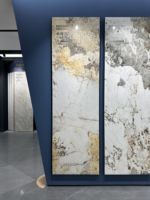 Carreaux de sol modernes en pierre frittée durables 800x2600mm, imperméables, ignifuges, motif pierre de luxe pour chambre, aménagement extérieur