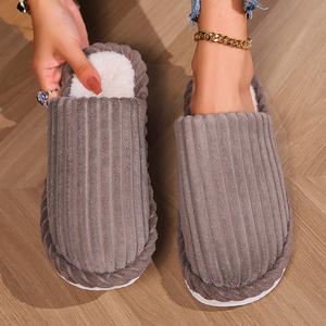 Chaussons doux et confortables pour l'hiver, en peluche, pour femmes, confortables, en EVA, personnalisables - Product Image 6