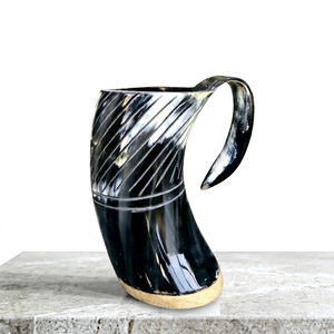 Mug en corne de buffle fait main, forme naturelle, thème animal sculpté, objet d'art de collection, artisanat buraq - Product Image 1