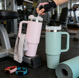 Vente directe usine – Tasses de voiture isothermes en acier inoxydable de 40 oz avec paille, couleurs personnalisables, poignée élégante et de haute <span class=keywords><strong>qualité</strong></span> - Product Image 4