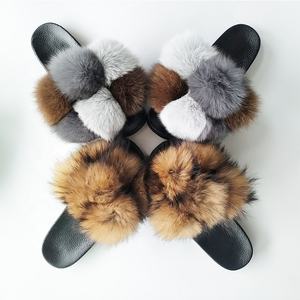 Sandales personnalisées pour femmes, extra moelleuses, en PVC, avec pompon, sandales 2020, pantoufles en vraie fourrure de renard, tongs en fourrure de raton laveur, fournisseur - Product Image 4