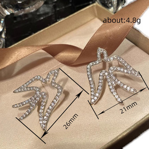 Orecchini a Perno a Forma di Rondine, Elegante Design Animale, Gioielli per Orecchie da Donna, per Uso Quotidiano, Outfit da Festa, Regalo - Product Image 4
