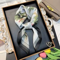 Écharpe en soie à bords roulés à la main, 100% soie pure, châle carré, logo personnalisé imprimé, écharpe de mode en gros pour mariage et tenue quotidienne