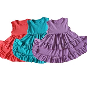 Vestido de niña único con diseño Persnickety, hecho a mano, de ganchillo elástico, con parte superior asimétrica - Product Image 1