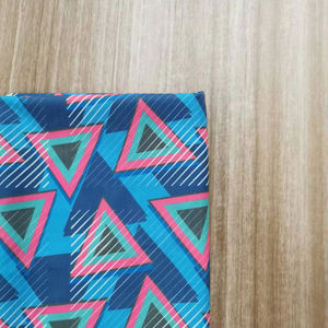 Le motif de fleurs en triangle géométrique à la mode ne se démode jamais de l'impression numérique personnalisée sur divers tissus - Product Image 4