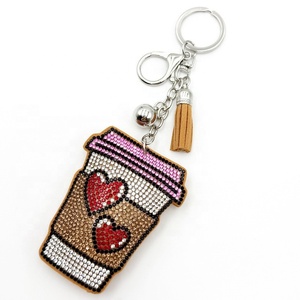 Llavero con colgante de aleación de zinc con forma de corazón y diamantes incrustados, estilo europeo americano, con flecos, para taza de café - Product Image 4