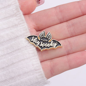 Pin Enamel tetap seram sesuai pesanan bros kelelawar hitam lencana kerah Punk gelap perhiasan Gotik hadiah untuk Teman Halloween Pin Enamel - Product Image 4