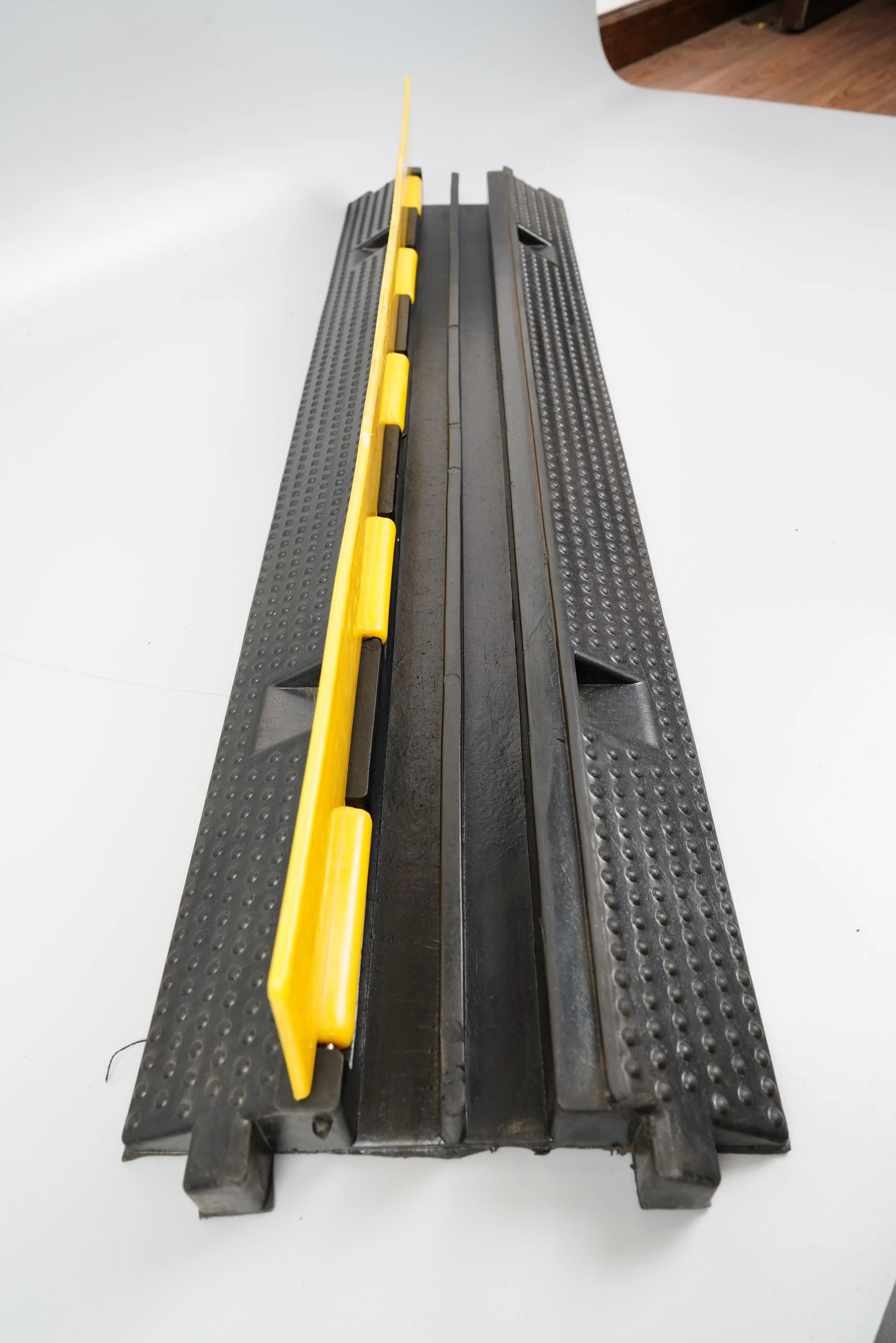 Heavy duty Load Capacity PVC cover speed ramps 2 channels Cable Protector speed bumps