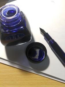 Colorants à base d'huile Colorants solubles dans l'huile Bleu <span class=keywords><strong>saphir</strong></span> pour moteur à essence Diesel Lubrification Détection de fuite Huile Etc. - Product Image 3