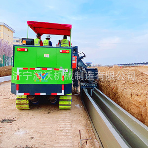 Máquina hidráulica autopropulsada de 380V para la formación de bordillos y canales de hormigón para la construcción de carreteras - Product Image 1