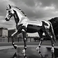 Sculpture de cheval volant en acier inoxydable moderne et sur mesure, grande taille, peinte sur mesure pour la décoration de la maison