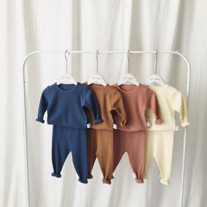 Ropa de Bebé de Alta Gama en Oferta, Conjunto de Pijama de 2 Piezas de Color Sólido con Tejido Acanalado, Ropa de Algodón Acanalado para Bebé - Product Image 4