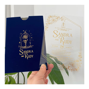 Invitaciones de Boda con Diseño de La Bella y la Bestia, Acrílico, con Sobre Impreso con Rosas en Dorado - Product Image 1