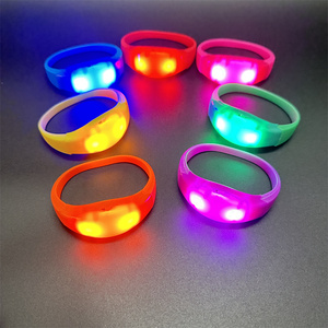Biểu tượng tùy chỉnh in ấn Led dây đeo cổ tay Silcone nhấp nháy ánh sáng-up giọng nói kích hoạt cho ngày Valentine April Fool của ngày ramadan - Product Image 2