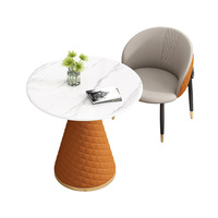 Luxuriöses Modernes Hotel-Esszimmer-Set Kratzfeste Gesinterte Steinplatte Metallbeine 4-Sitzer Ergonomische Gepolsterte Stühle