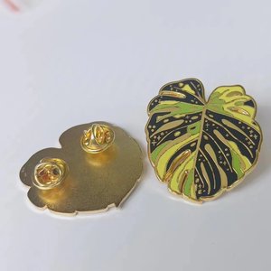 Frais de moule gratuit épingles en émail doré à la feuille verte broche plantes personnalisée Monstera Deliciosa Thai <span class=keywords><strong>Constellation</strong></span> épinglette épingle à feuille de plante - Product Image 3