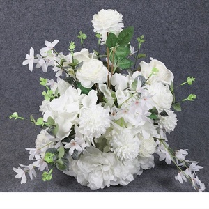 ดอกไม้ประดิษฐ์ทำจากผ้าไหมเทียมสีขาวสัมผัสจริง - Product Image 1