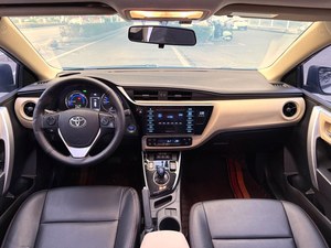 Autos Usados 2017 con Motor Dual 1.8L E-CVT 99 L4 Híbrido, Sedán de 5 Plazas, Color Plata, Características Prácticas y Confortables - Product Image 6