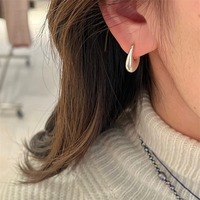 Boucles d'oreilles Huggie en forme de goutte d'eau avec design en U et cuivre électroplaqué pour femmes, accessoires de mode pour le quotidien