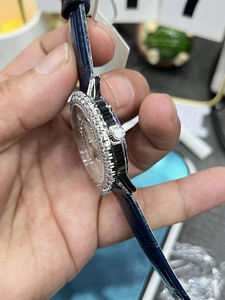 Reloj de mujer con bisel de diamante blanco, logotipo de diseñador de fase lunar de gama alta, regalo de novia personalizado - Product Image 3