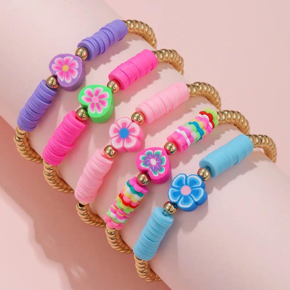 Conjunto de pulseiras de amuleto da sorte com contas de coração e rosto sorridente de flor de argila macia de desenho animado colorido