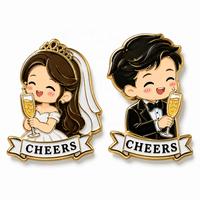Broche personnalisée en émail pour couple, motif Mariée et Marié, avec inscriptions 'I DO' et 'HAPPY CHEERS', plaquée or, idéale comme cadeau de fête ou de mariage, vente en gros