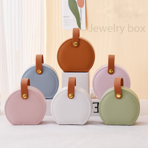 Caja de Joyería de Viaje Mini con Logotipo Personalizado, con Asa, Nuevo Estilo, Caja de Almacenamiento para Aretes, Color Rosa y Blanco, en Oferta - Product Image 5