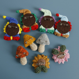 Broche en coton tricotée à la main au crochet, motif Art Déco, nature morte, décoration d'intérieur exquise, anniversaire, formes irrégulières - Product Image 2