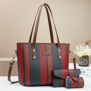 Sacs à Main Personnalisés Tendance 2023 Cartera Mujer Faits Main en Peluche avec Pompon Décoratif et Fermeture Éclair en Polyester Livraison Gratuite Incluse - Product Image 6