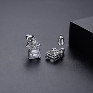 ต่างหูแบบติดหูชุบทองอัลลอยด์สำหรับผู้หญิง ประดับด้วยทองแดงฝังพลอยทรงสี่เหลี่ยมเจียระไนแบบซิร์คอน สไตล์ยุโรปอเมริกัน แฟชั่นทันสมัย - Product Image 3